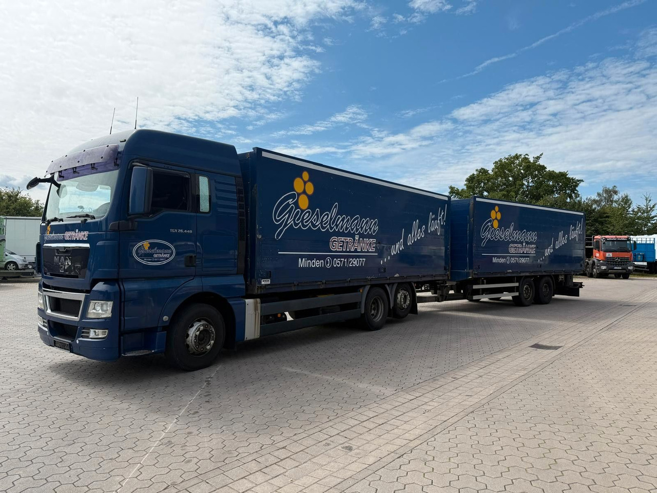 MAN TGA mit Kofferaufbau/Getränkeaufbau + Anhänger - Getränkeaufbau LKW: das Bild 2 MAN TGA mit Kofferaufbau/Getränkeaufbau + Anhänger - Getränkeaufbau LKW: das Bild 2