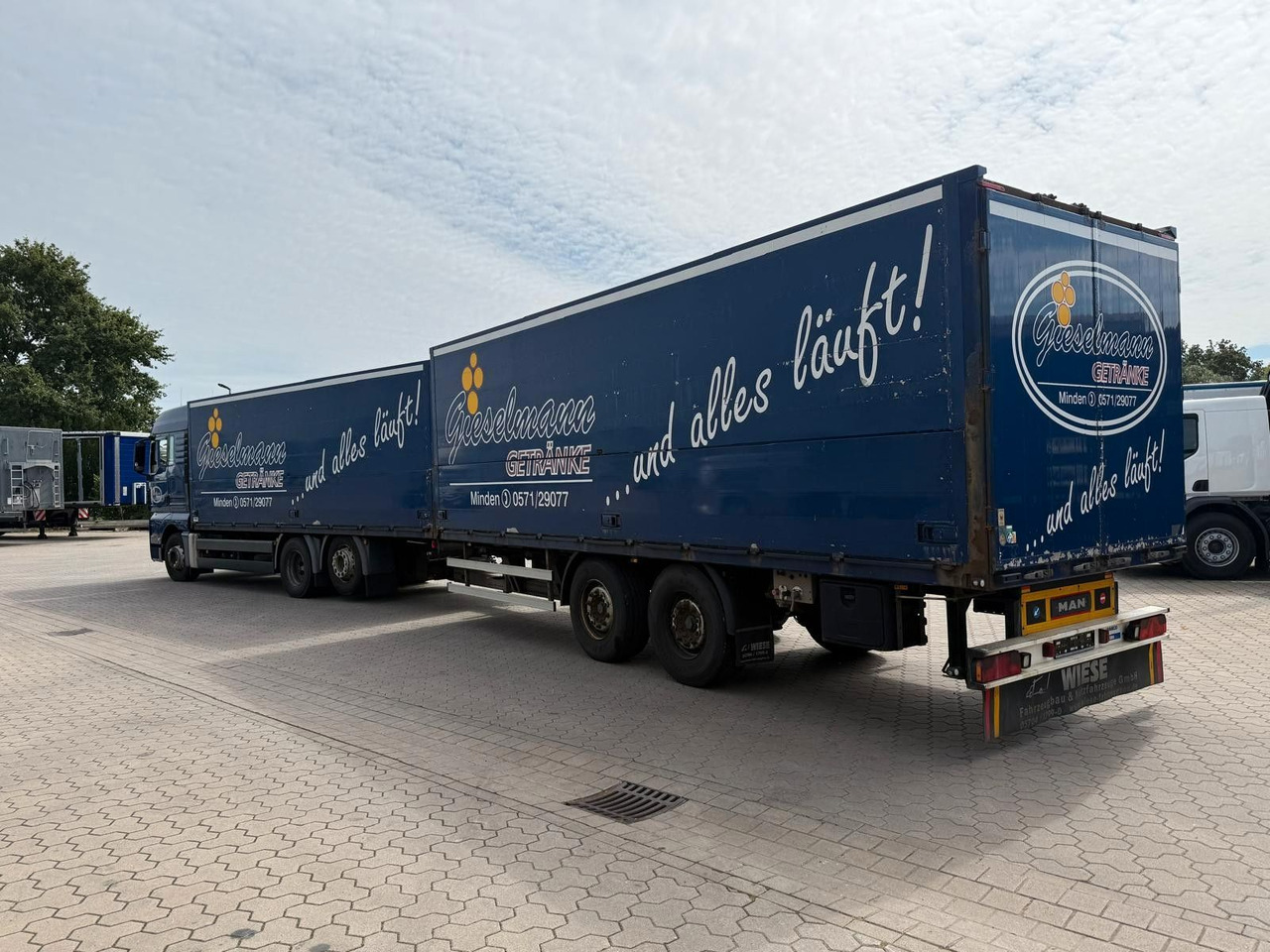 MAN TGA mit Kofferaufbau/Getränkeaufbau + Anhänger - Getränkeaufbau LKW: das Bild 4 MAN TGA mit Kofferaufbau/Getränkeaufbau + Anhänger - Getränkeaufbau LKW: das Bild 4