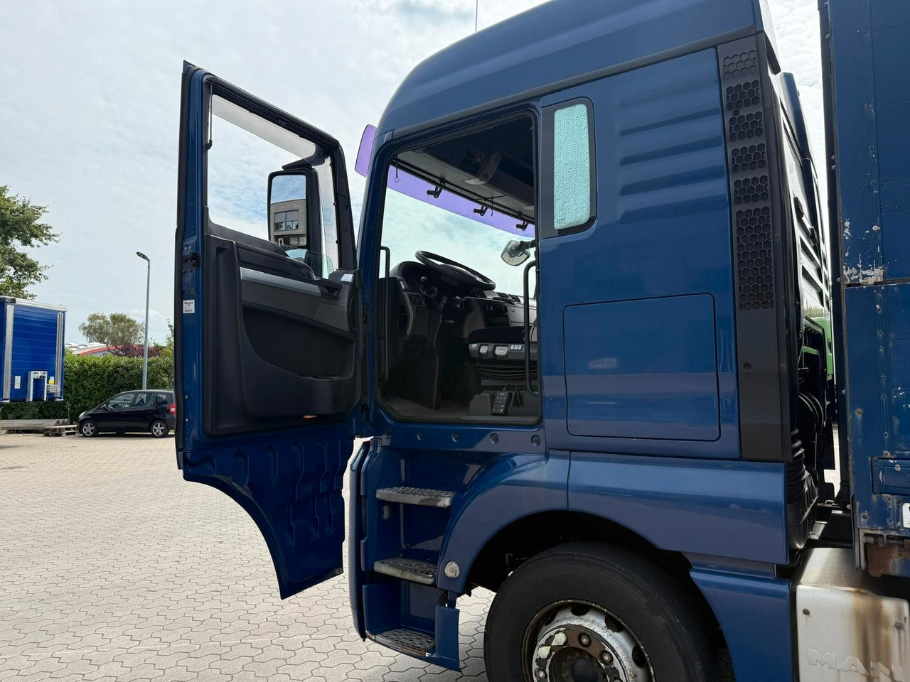 MAN TGA mit Kofferaufbau/Getränkeaufbau + Anhänger - Getränkeaufbau LKW: das Bild 5 MAN TGA mit Kofferaufbau/Getränkeaufbau + Anhänger - Getränkeaufbau LKW: das Bild 5