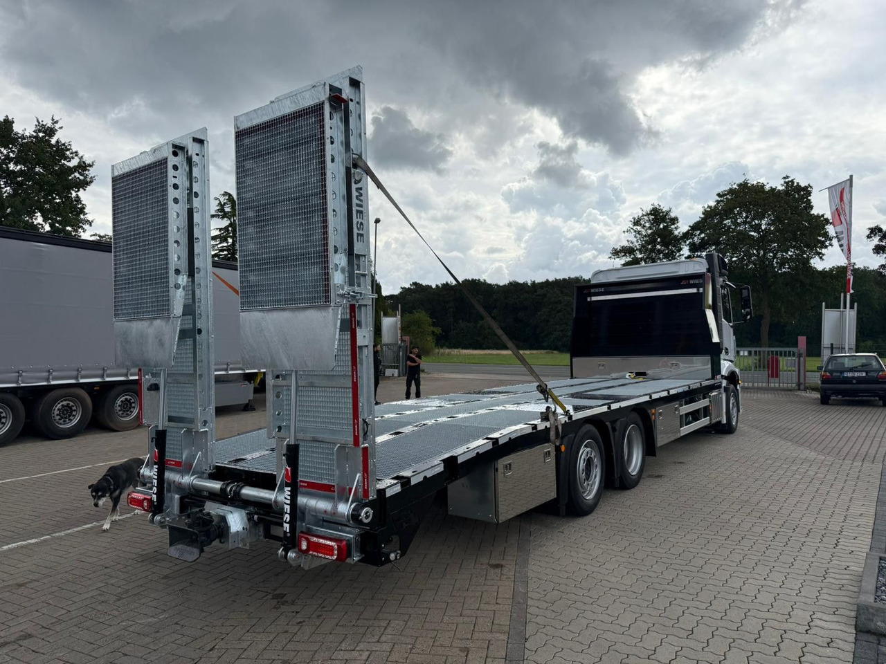 Mercedes-Benz Actros mit Rampen, Maschinentransporter - Pritsche LKW: das Bild 3 Mercedes-Benz Actros mit Rampen, Maschinentransporter - Pritsche LKW: das Bild 3
