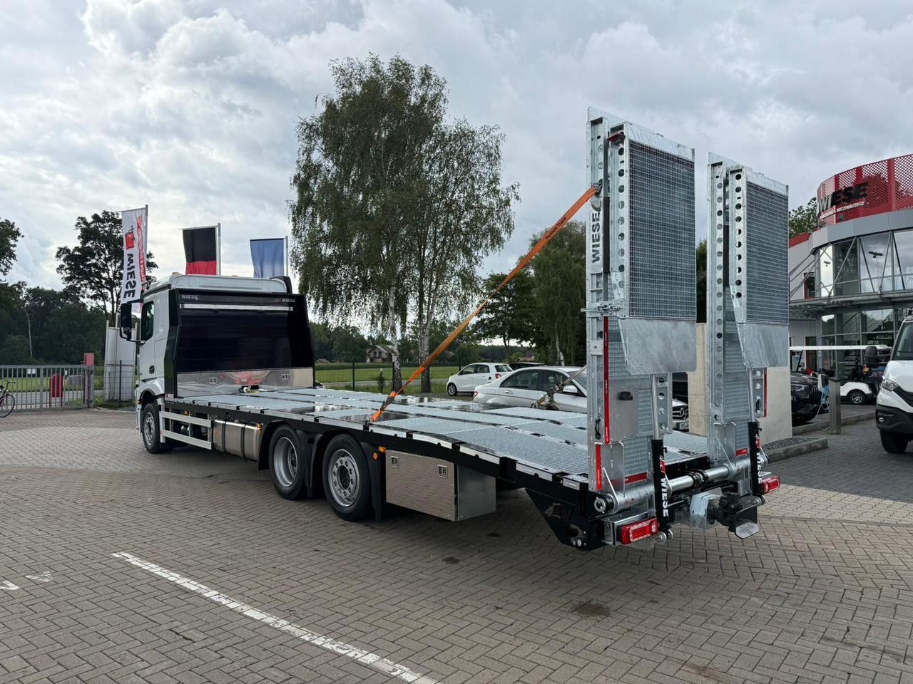 Mercedes-Benz Actros mit Rampen, Maschinentransporter - Pritsche LKW: das Bild 4 Mercedes-Benz Actros mit Rampen, Maschinentransporter - Pritsche LKW: das Bild 4