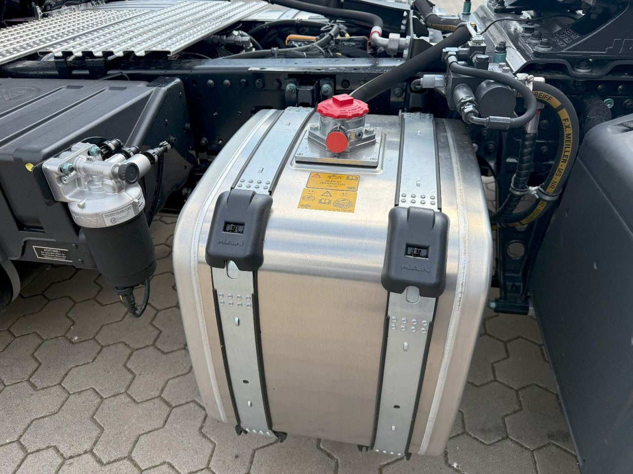 Sattelzugmaschine MAN TGX 18.480 4x4H HydroDrive mit Hydraulik: das Bild 6
