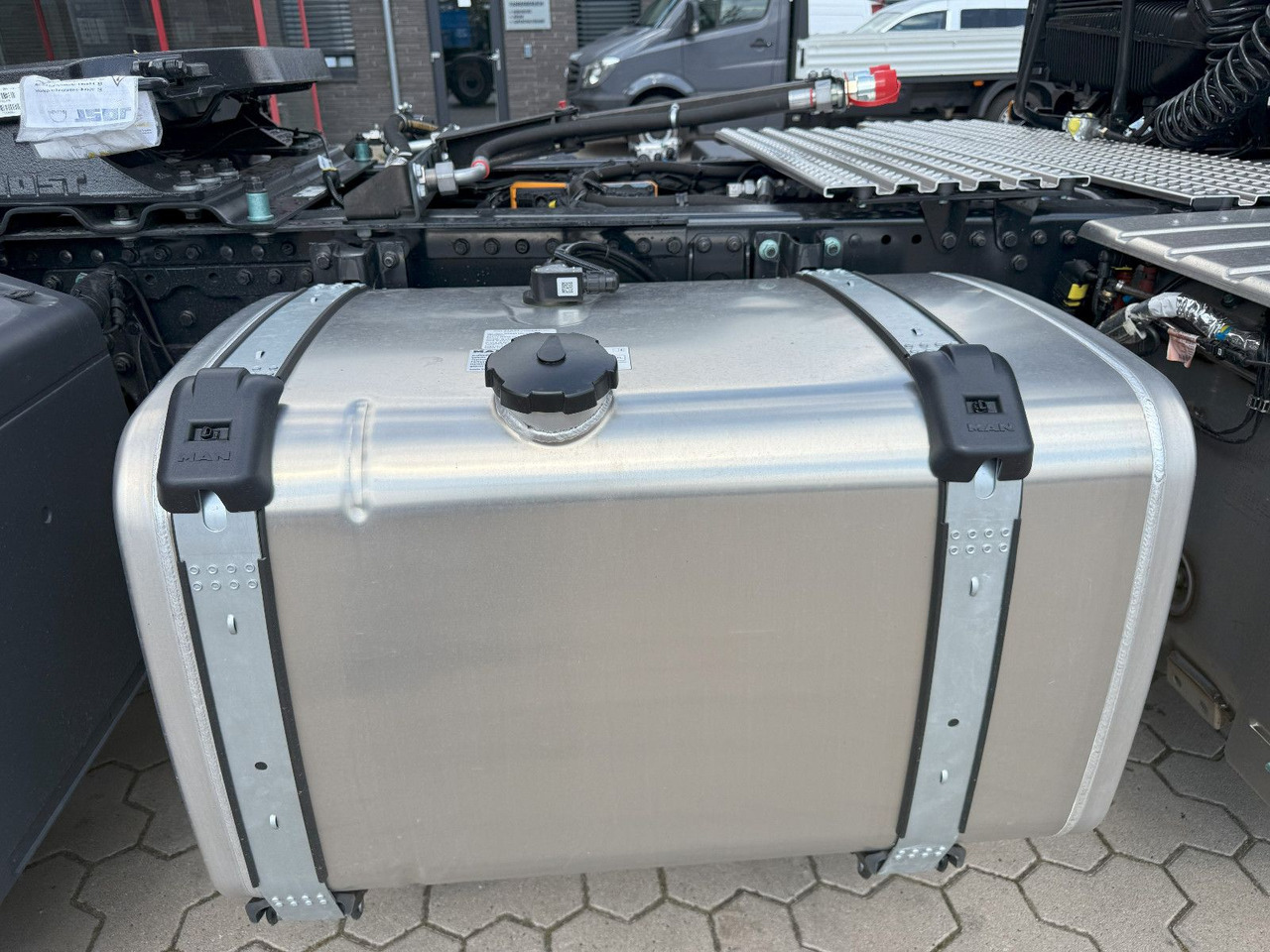 Sattelzugmaschine MAN TGX 18.480 4x4H HydroDrive mit Hydraulik: das Bild 8