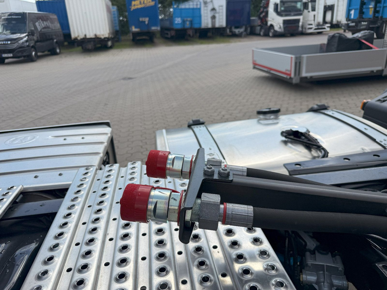Sattelzugmaschine MAN TGX 18.480 4x4H HydroDrive mit Hydraulik: das Bild 7