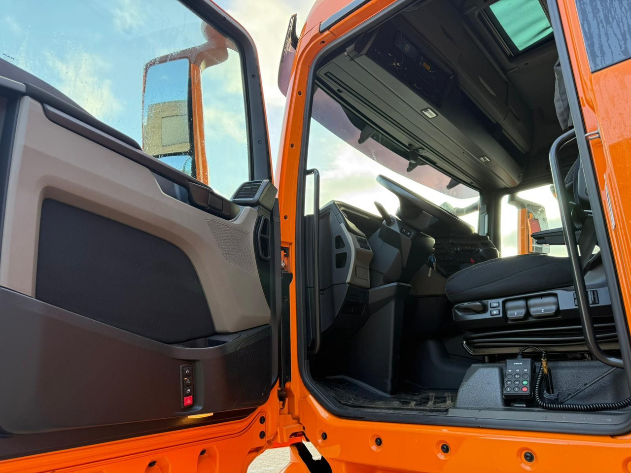 MAN TGX 18.510 23.000km!! Top Zustand - Sattelzugmaschine: das Bild 5 MAN TGX 18.510 23.000km!! Top Zustand - Sattelzugmaschine: das Bild 5