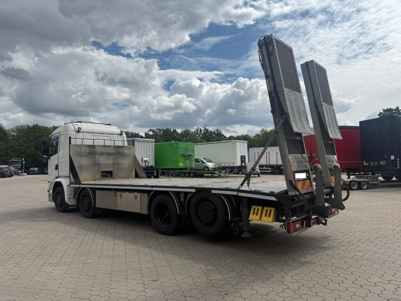 Scania G450 Baumaschinentransporter mit Rampen - Autotransporter LKW: das Bild 3 Scania G450 Baumaschinentransporter mit Rampen - Autotransporter LKW: das Bild 3
