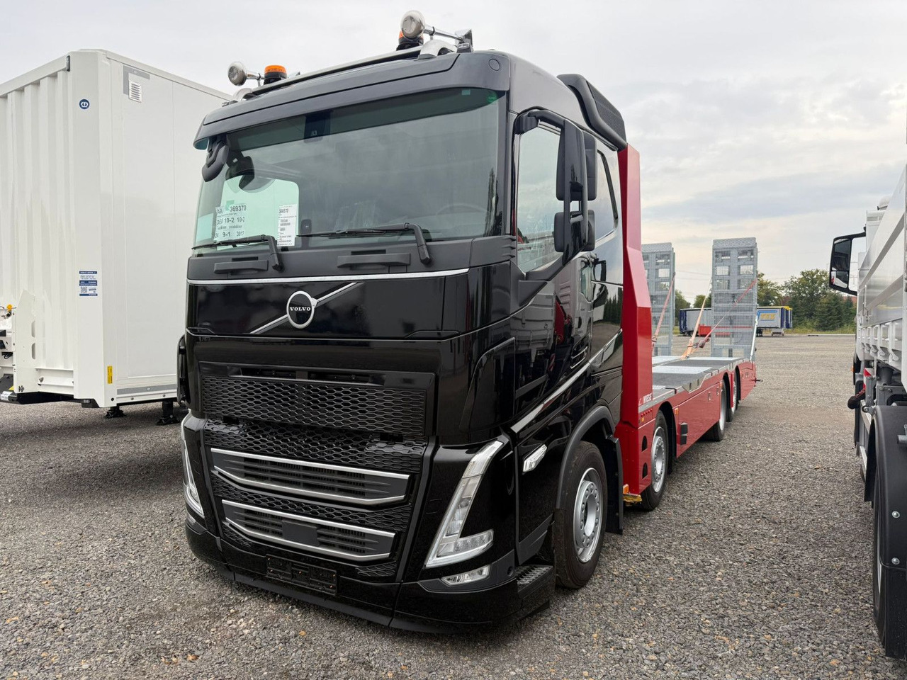 Volvo Arbeitsbühnen Baumaschinentransporter mit Rampen - Abschleppwagen: das Bild 2 Volvo Arbeitsbühnen Baumaschinentransporter mit Rampen - Abschleppwagen: das Bild 2
