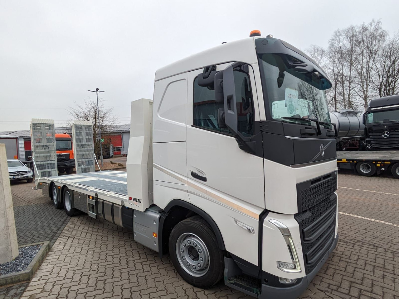 Volvo FH 420 Maschinentransporter Rampennen. - Abschleppwagen: das Bild 2 Volvo FH 420 Maschinentransporter Rampennen. - Abschleppwagen: das Bild 2