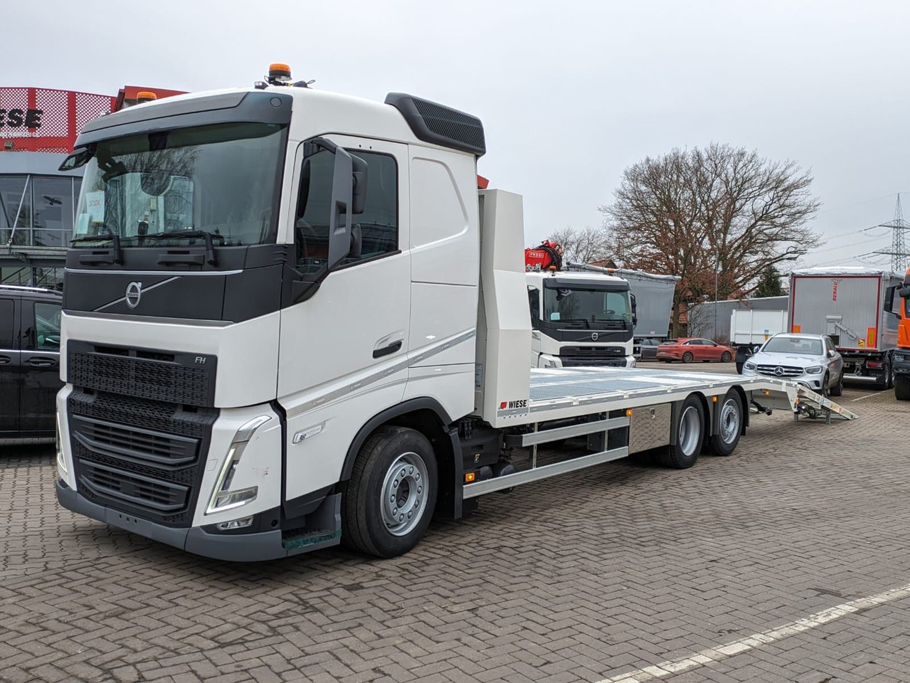 Volvo FH 420 Maschinentransporter mit Rampen - Pritsche LKW: das Bild 1 Volvo FH 420 Maschinentransporter mit Rampen - Pritsche LKW: das Bild 1