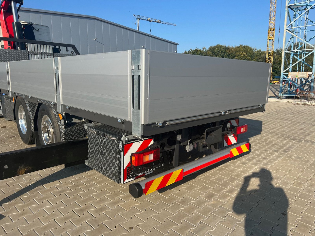 Volvo FH 500 8x2 Kran F710 RA2.26 - Pritsche LKW, Autokran: das Bild 3 Volvo FH 500 8x2 Kran F710 RA2.26 - Pritsche LKW, Autokran: das Bild 3