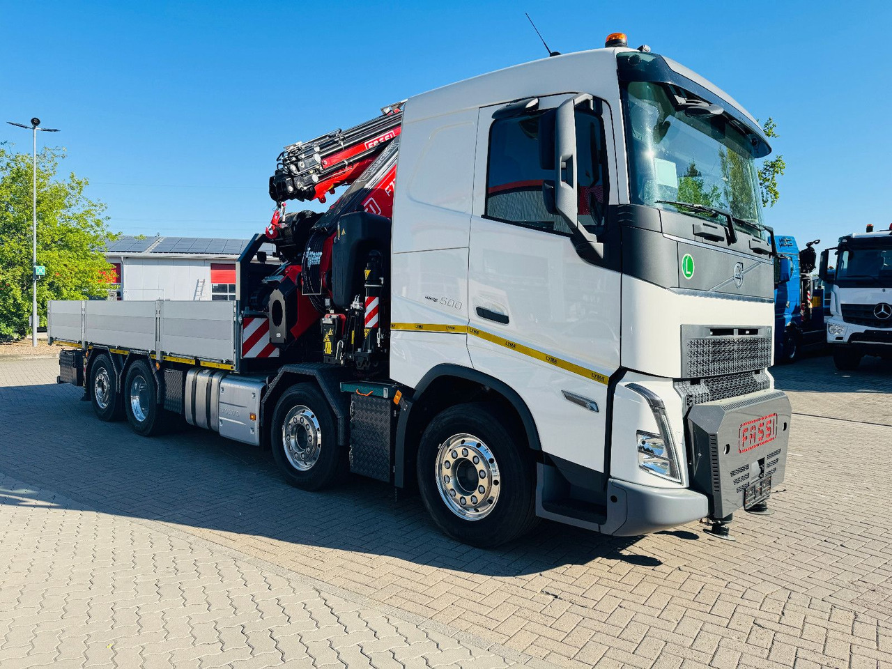 Volvo FH 500 8x2 mit F710RA.2.27 L426 und V20 Winde - Pritsche LKW, Autokran: das Bild 2 Volvo FH 500 8x2 mit F710RA.2.27 L426 und V20 Winde - Pritsche LKW, Autokran: das Bild 2