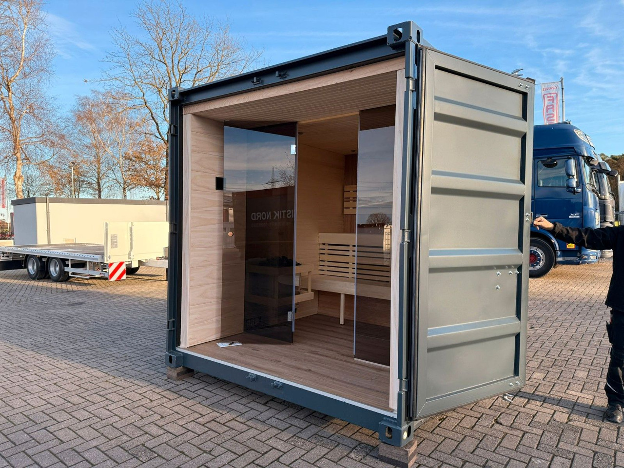 Wiese Sauna Container - Sofort Lieferbar - Container/ Wechselfahrgestell Auflieger: das Bild 2 Wiese Sauna Container - Sofort Lieferbar - Container/ Wechselfahrgestell Auflieger: das Bild 2