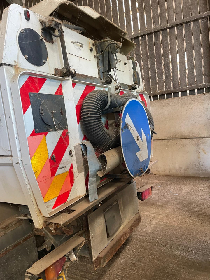 IVECO 17 E 17 - Kehrmaschine: das Bild 3 IVECO 17 E 17 - Kehrmaschine: das Bild 3