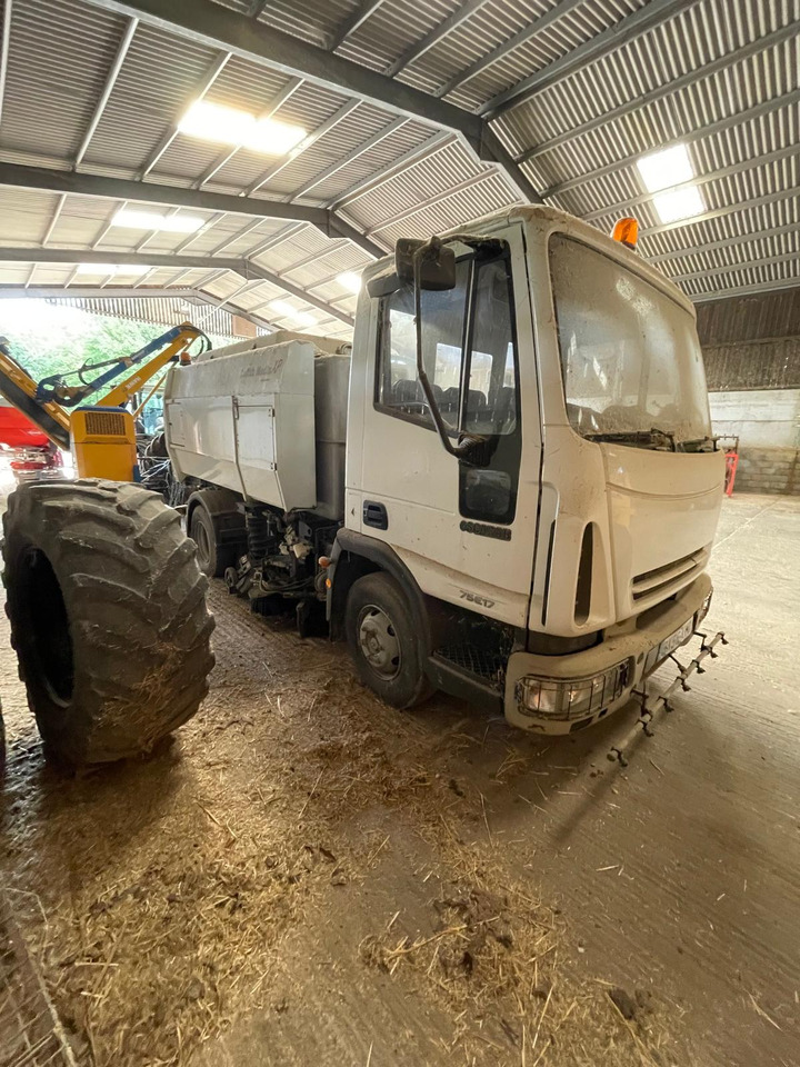 IVECO 17 E 17 - Kehrmaschine: das Bild 1 IVECO 17 E 17 - Kehrmaschine: das Bild 1