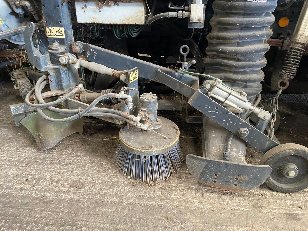 IVECO 17 E 17 - Kehrmaschine: das Bild 5 IVECO 17 E 17 - Kehrmaschine: das Bild 5