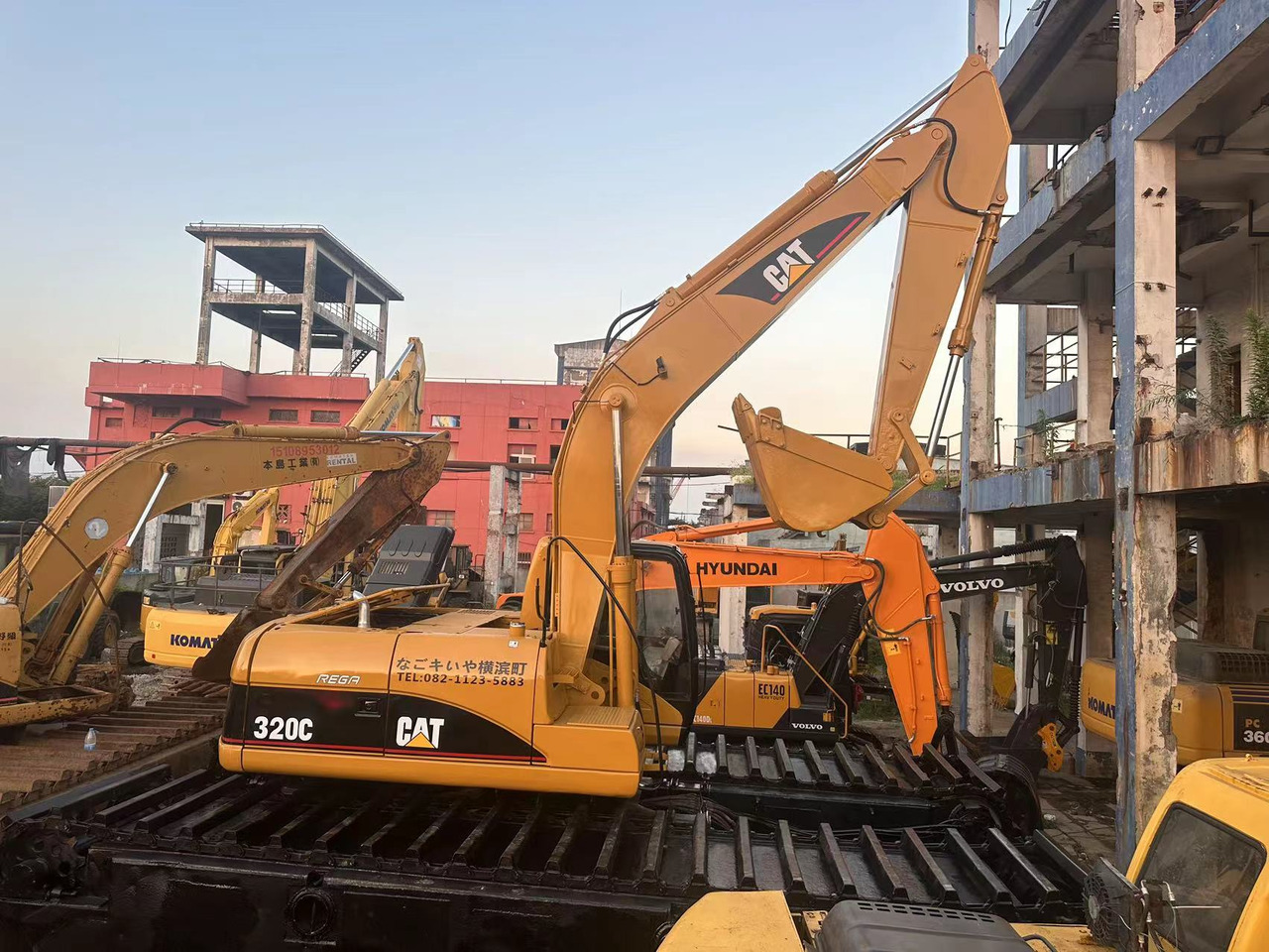 CATERPILLAR 320C - Amphibische Bagger: das Bild 2 CATERPILLAR 320C - Amphibische Bagger: das Bild 2