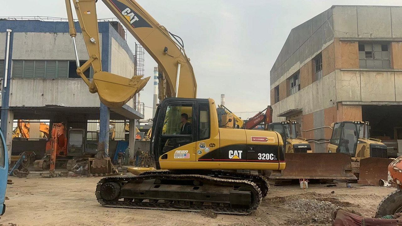 CATERPILLAR 320C - Amphibische Bagger: das Bild 2 CATERPILLAR 320C - Amphibische Bagger: das Bild 2