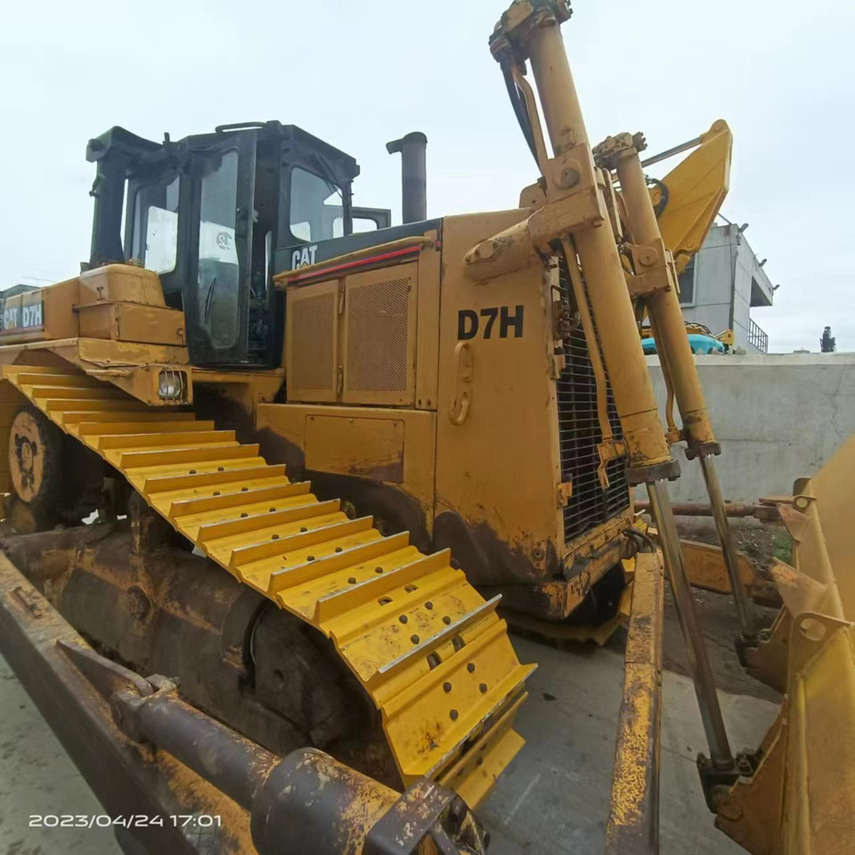 CATERPILLAR D7H - Bulldozer: das Bild 4 CATERPILLAR D7H - Bulldozer: das Bild 4