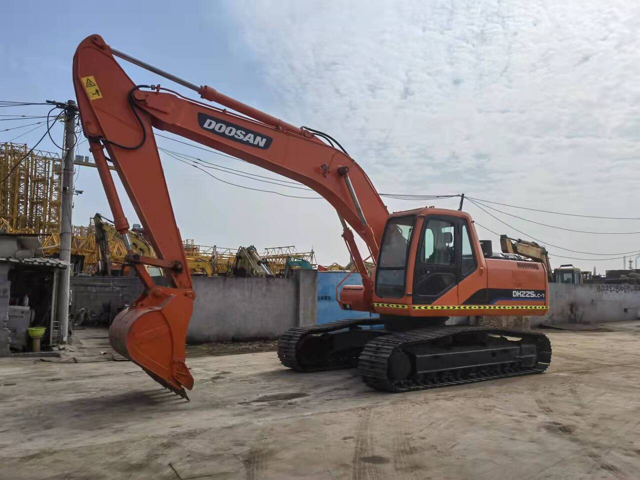 DOOSAN DH225LC-7 - Kettenbagger: das Bild 3 DOOSAN DH225LC-7 - Kettenbagger: das Bild 3