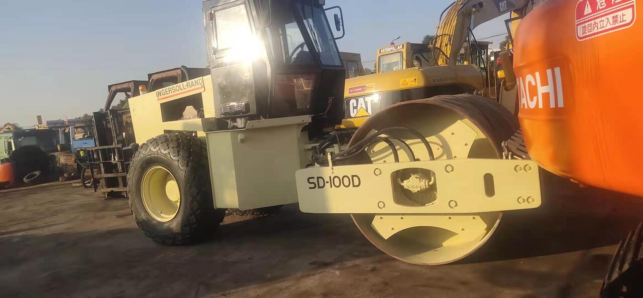 Ingersoll Rand SD100D - Walzen: das Bild 2 Ingersoll Rand SD100D - Walzen: das Bild 2
