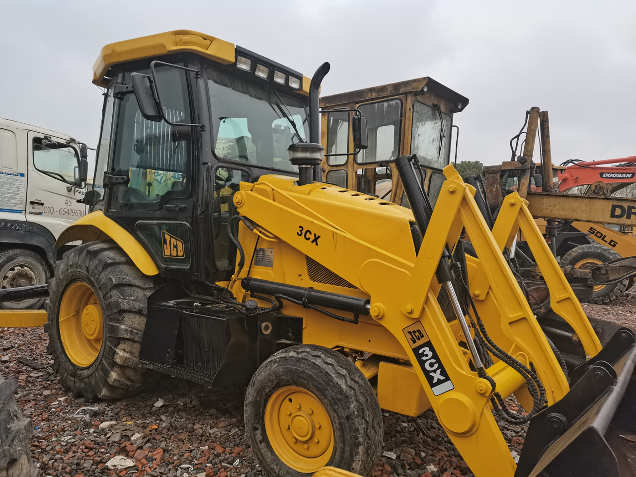 JCB 3CX - Baggerlader: das Bild 2 JCB 3CX - Baggerlader: das Bild 2
