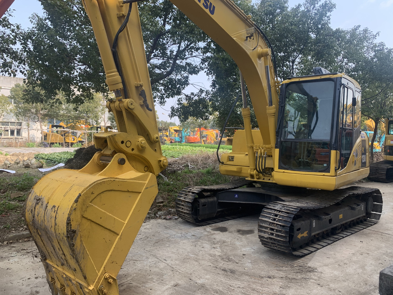 KOMATSU PC130-7 - Kettenbagger: das Bild 5 KOMATSU PC130-7 - Kettenbagger: das Bild 5