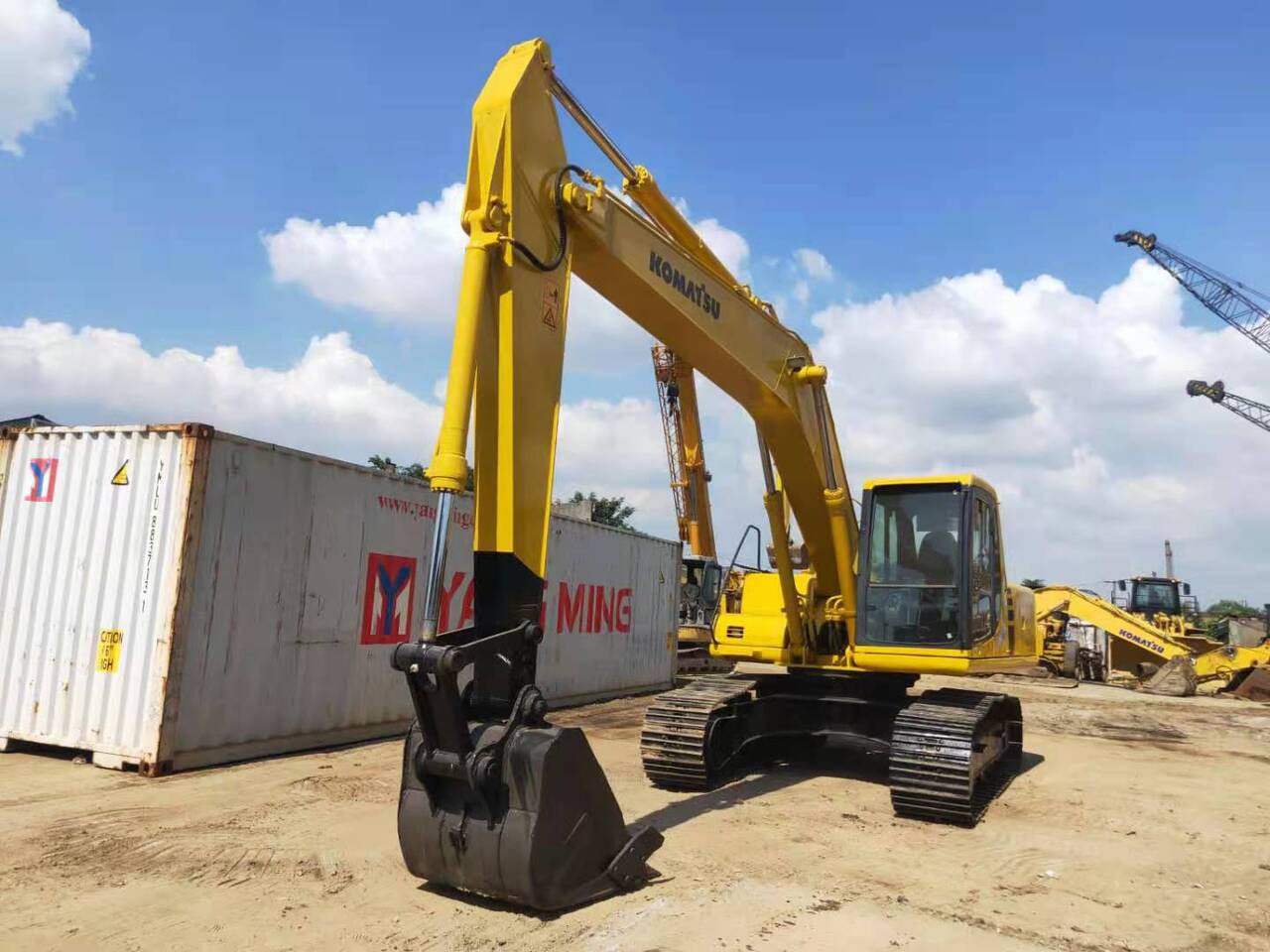 KOMATSU PC200-6 - Kettenbagger: das Bild 2 KOMATSU PC200-6 - Kettenbagger: das Bild 2