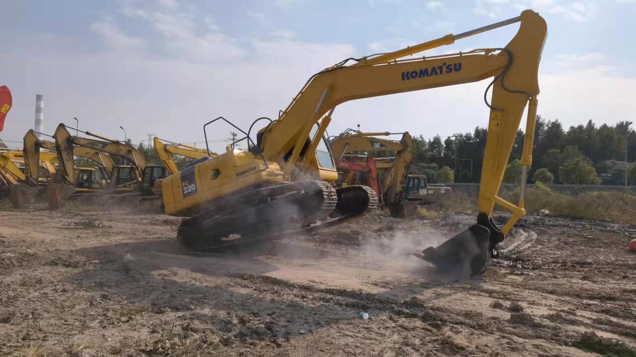 KOMATSU PC220-7 - Kettenbagger: das Bild 5 KOMATSU PC220-7 - Kettenbagger: das Bild 5