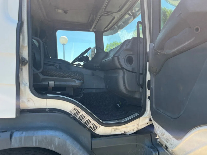 Scania P94-300 94 MANUAL GEARBOX AIRCO RETARDER 10-2004 - Sattelzugmaschine: das Bild 5 Scania P94-300 94 MANUAL GEARBOX AIRCO RETARDER 10-2004 - Sattelzugmaschine: das Bild 5