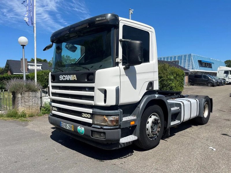Scania P94-300 94 MANUAL GEARBOX AIRCO RETARDER 10-2004 - Sattelzugmaschine: das Bild 1 Scania P94-300 94 MANUAL GEARBOX AIRCO RETARDER 10-2004 - Sattelzugmaschine: das Bild 1