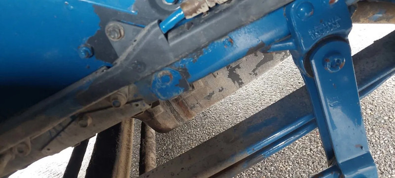 Scania R124-400 4x2 TRUCKHEAD + KIPPER HYDRAULIC + AIRO + RETARDER - Sattelzugmaschine: das Bild 5 Scania R124-400 4x2 TRUCKHEAD + KIPPER HYDRAULIC + AIRO + RETARDER - Sattelzugmaschine: das Bild 5