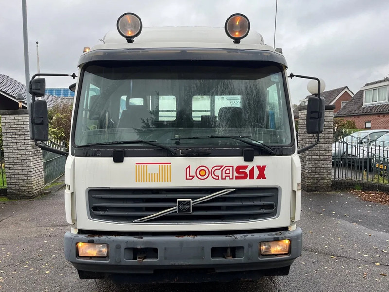 Volvo FL 611 FL6 11 4x2 with TANK, possible to remove the tank - Tankwagen: das Bild 2 Volvo FL 611 FL6 11 4x2 with TANK, possible to remove the tank - Tankwagen: das Bild 2
