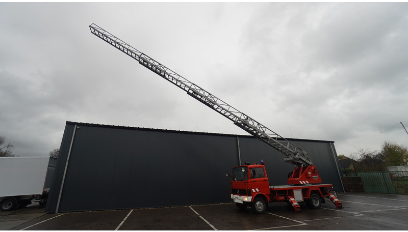 Mercedes-Benz 809 FIRE LADDER TRUCK 13.100KM MANUAL GEARBOX - Feuerwehrfahrzeug: das Bild 2 Mercedes-Benz 809 FIRE LADDER TRUCK 13.100KM MANUAL GEARBOX - Feuerwehrfahrzeug: das Bild 2