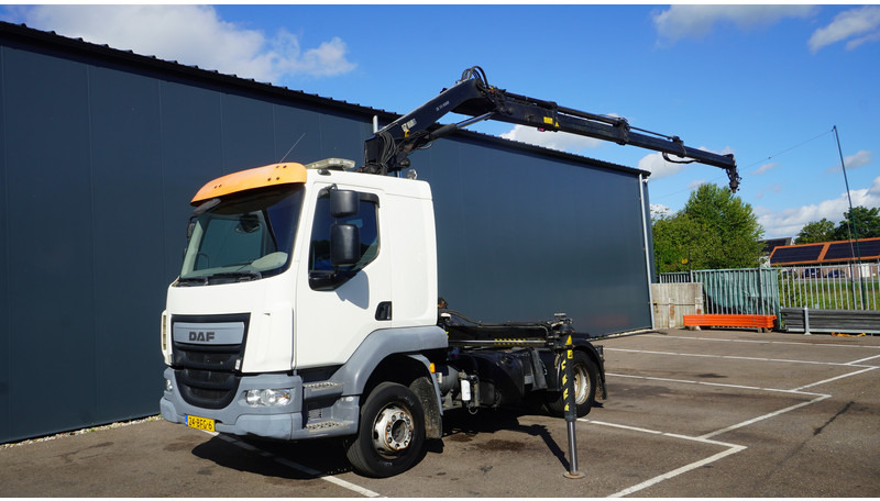 DAF LF 220 WITH HIAB XS111 HI DUO CRANE 238.000KM - Sattelzugmaschine: das Bild 2 DAF LF 220 WITH HIAB XS111 HI DUO CRANE 238.000KM - Sattelzugmaschine: das Bild 2