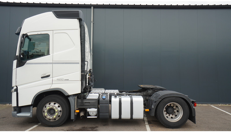 Volvo FH 420 ADR GLOBETROTTER 808.000KM - Sattelzugmaschine: das Bild 1 Volvo FH 420 ADR GLOBETROTTER 808.000KM - Sattelzugmaschine: das Bild 1