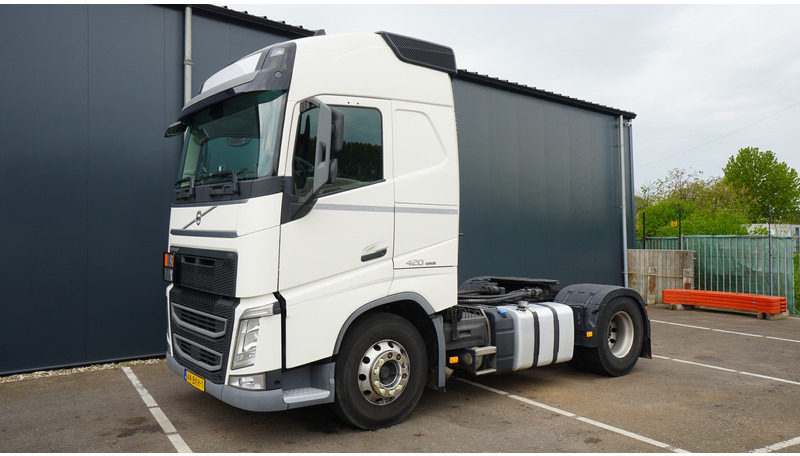Volvo FH 420 ADR GLOBETROTTER EURO 6 769.000KM COMPRESSOR - Sattelzugmaschine: das Bild 3 Volvo FH 420 ADR GLOBETROTTER EURO 6 769.000KM COMPRESSOR - Sattelzugmaschine: das Bild 3