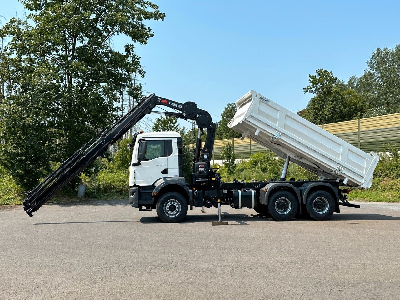 MAN TGS 33.440 6x4 /3-Seiten- Kipper / HIAB 228-6 - Kipper, Autokran: das Bild 2 MAN TGS 33.440 6x4 /3-Seiten- Kipper / HIAB 228-6 - Kipper, Autokran: das Bild 2