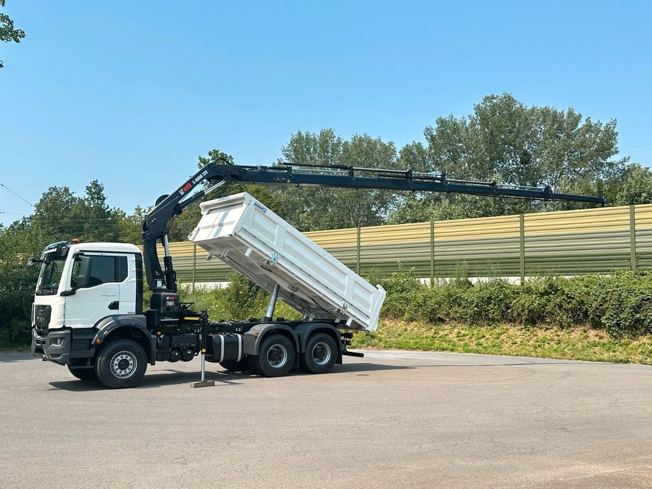 MAN TGS 33.440 6x4 /3-Seiten- Kipper / HIAB 228-6 - Kipper, Autokran: das Bild 4 MAN TGS 33.440 6x4 /3-Seiten- Kipper / HIAB 228-6 - Kipper, Autokran: das Bild 4
