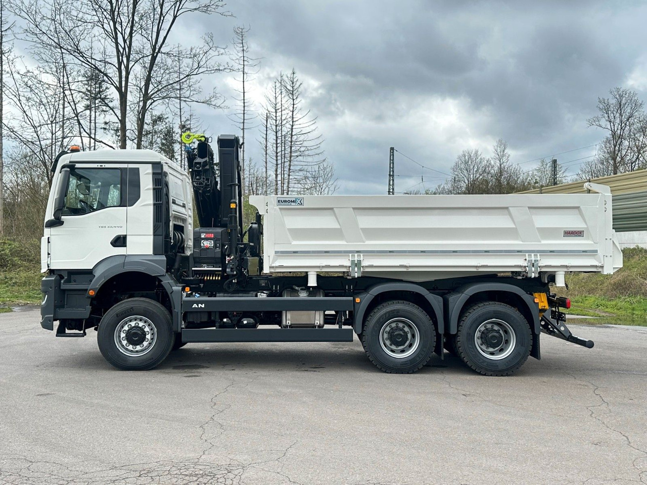 MAN TGS 33.440 6x6 /3-Seiten- Kipper / HIAB 228-4 - Kipper, Autokran: das Bild 4 MAN TGS 33.440 6x6 /3-Seiten- Kipper / HIAB 228-4 - Kipper, Autokran: das Bild 4