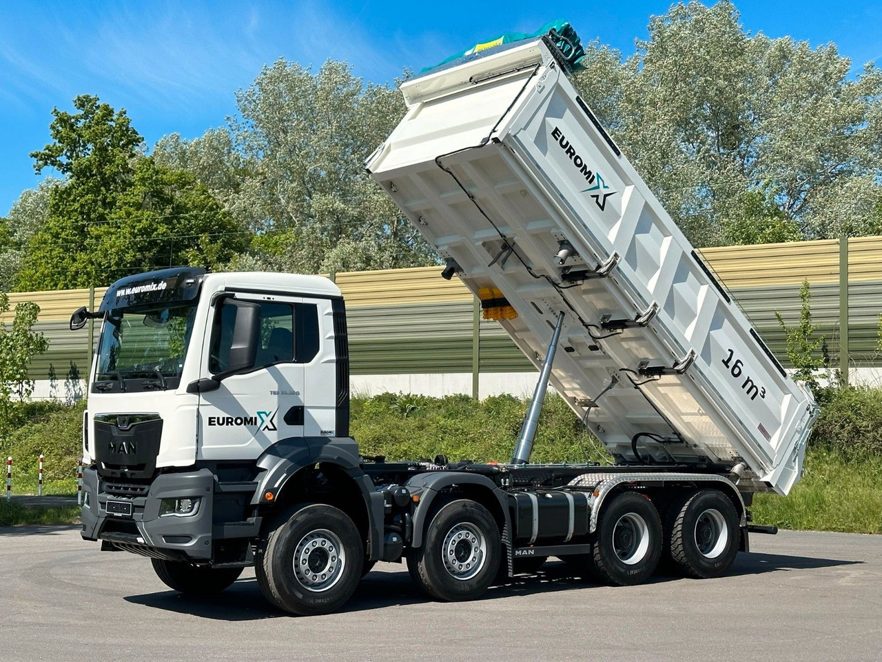 MAN TGS 35.520 8x4 EuromixMTP 3-Seiten-Kipper - Kipper: das Bild 1 MAN TGS 35.520 8x4 EuromixMTP 3-Seiten-Kipper - Kipper: das Bild 1