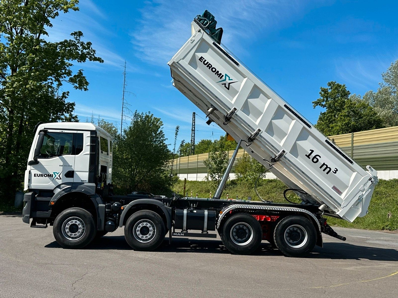 Kipper MAN TGS 35.520 8x4 EuromixMTP 3-Seiten-Kipper: das Bild 8