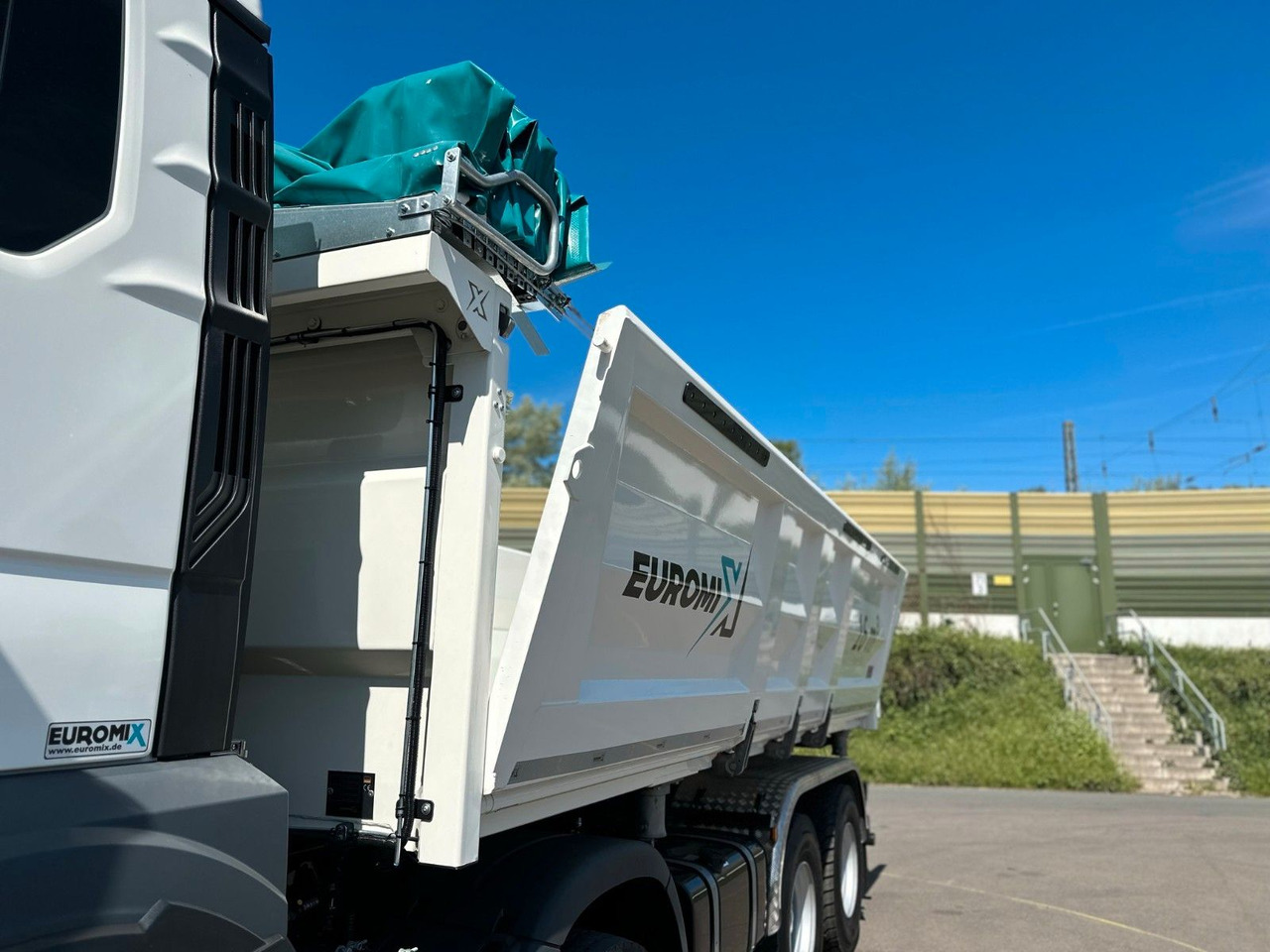 Kipper MAN TGS 35.520 8x4 EuromixMTP 3-Seiten-Kipper: das Bild 13
