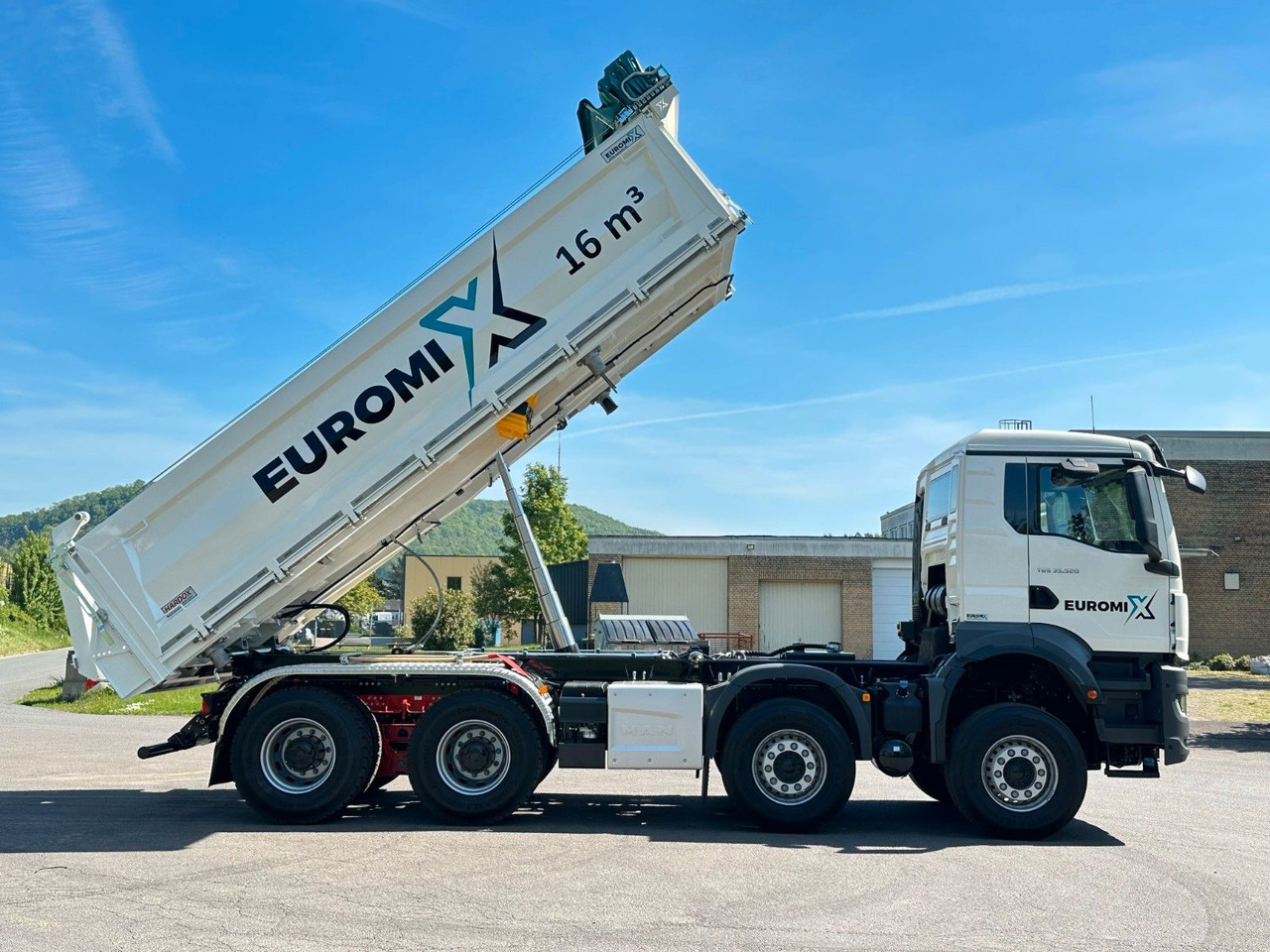 Kipper MAN TGS 35.520 8x4 EuromixMTP 3-Seiten-Kipper: das Bild 11