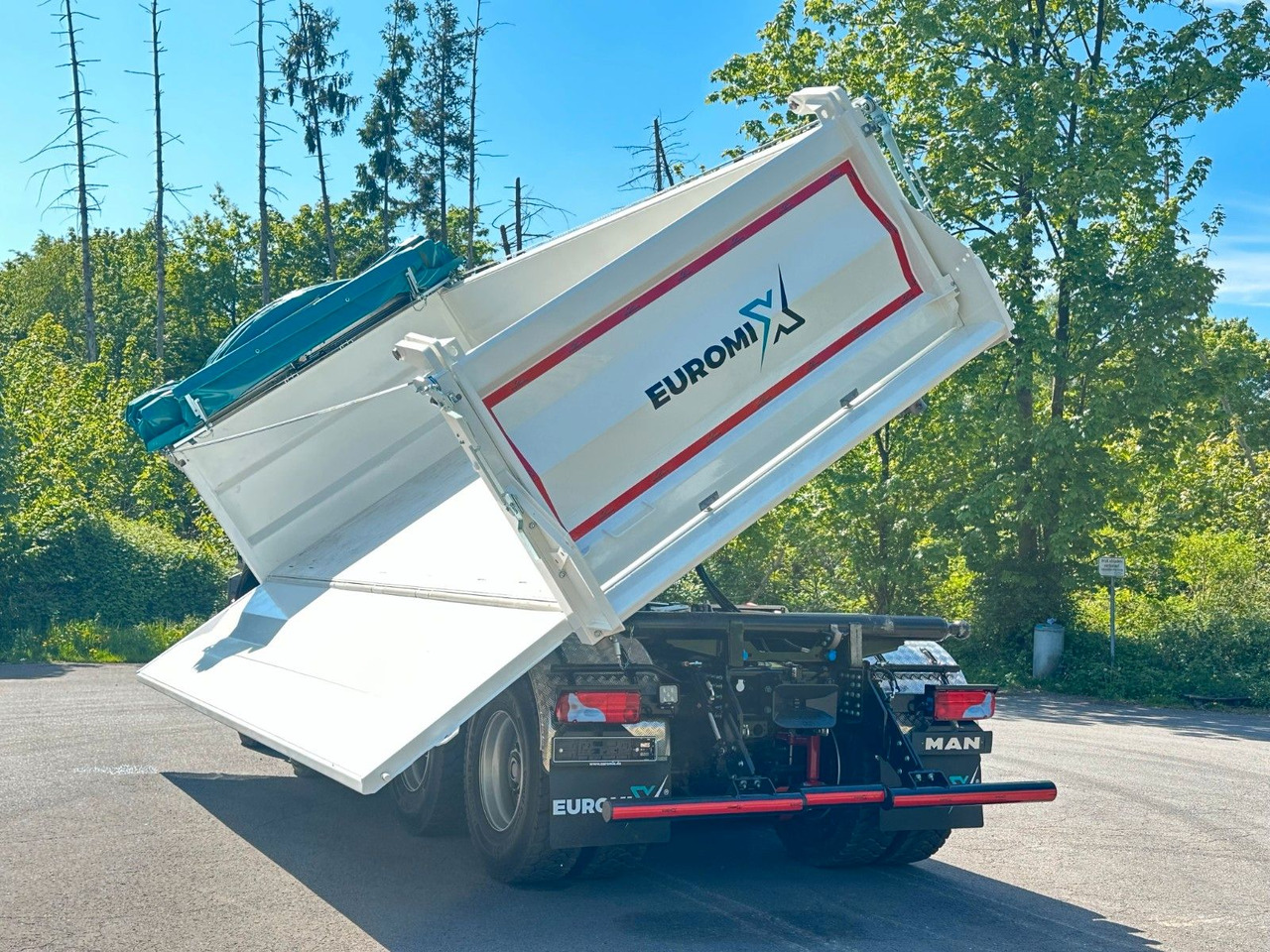 Kipper MAN TGS 35.520 8x4 EuromixMTP 3-Seiten-Kipper: das Bild 16