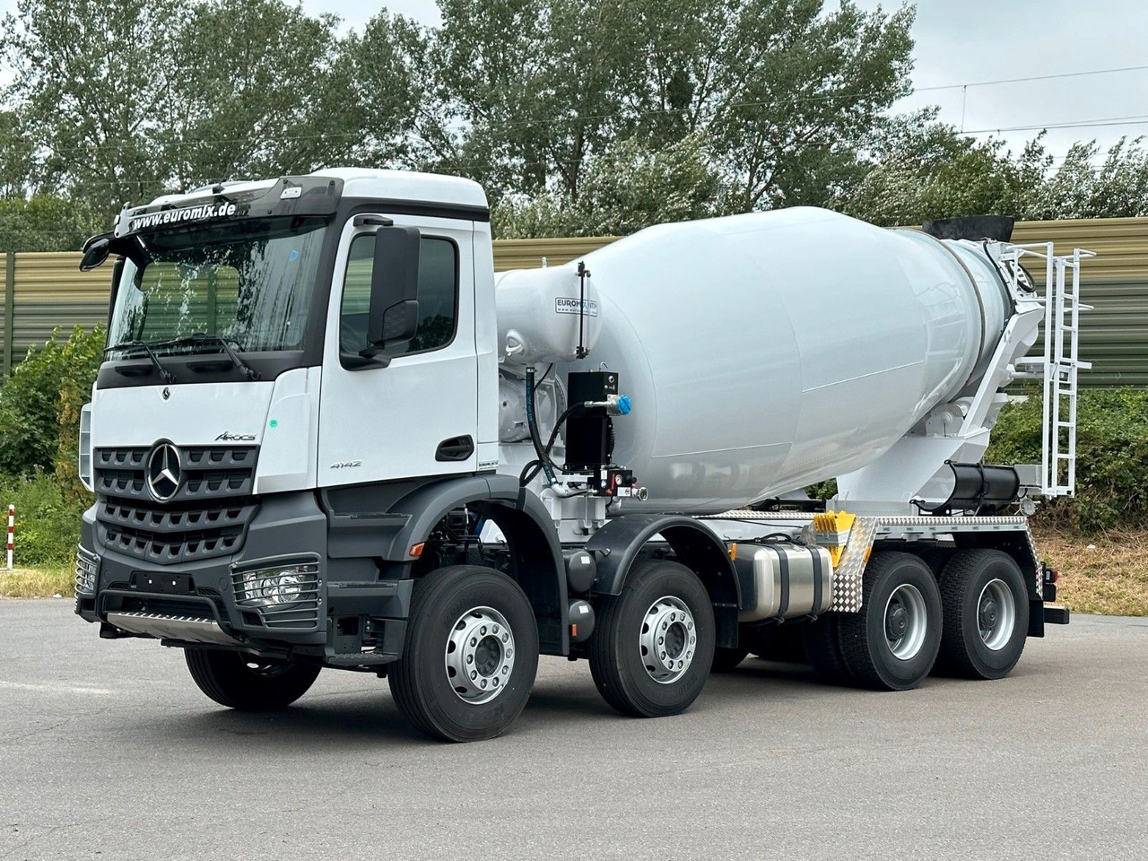 Mercedes-Benz AROCS 5 4142 B 8X4 Euro 3 EuromixMTP EM 10 - Fahrmischer: das Bild 2 Mercedes-Benz AROCS 5 4142 B 8X4 Euro 3 EuromixMTP EM 10 - Fahrmischer: das Bild 2