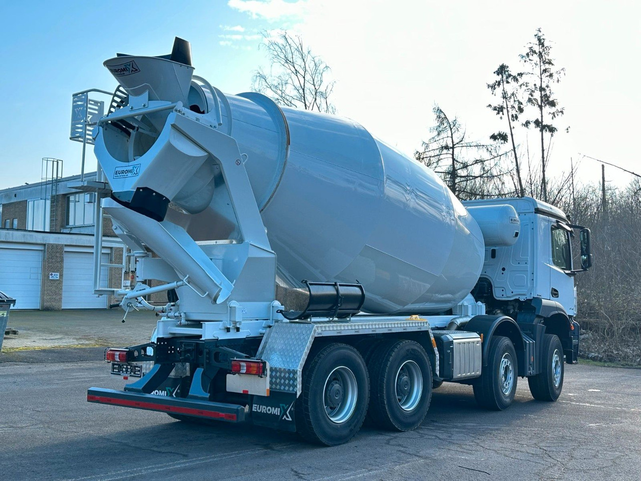 Mercedes-Benz Arocs 5 3743 8X4 / Euro6e EuromixMTP EM 10 L - Fahrmischer: das Bild 5 Mercedes-Benz Arocs 5 3743 8X4 / Euro6e EuromixMTP EM 10 L - Fahrmischer: das Bild 5