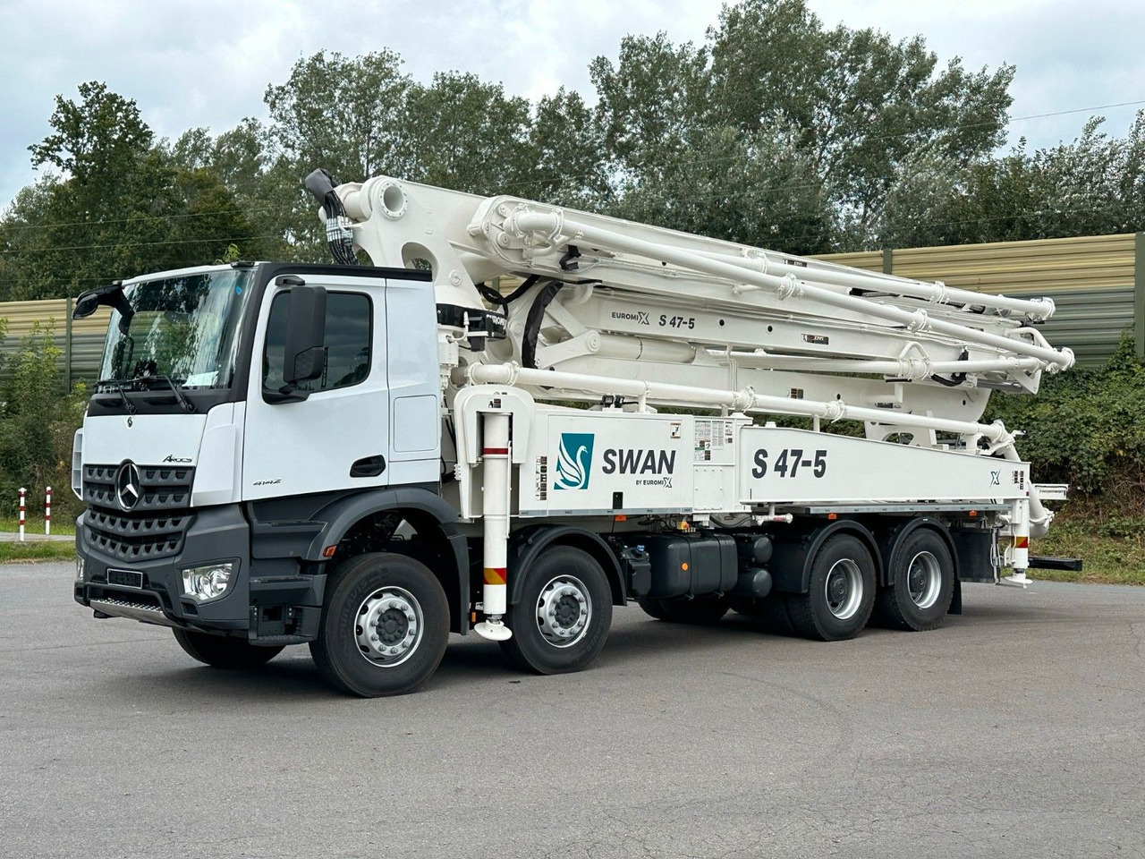 Mercedes-Benz Arocs 5 4142 8x4 SWAN TSP 47-5 160RZ ( 47m ) - Fahrmischer: das Bild 3 Mercedes-Benz Arocs 5 4142 8x4 SWAN TSP 47-5 160RZ ( 47m ) - Fahrmischer: das Bild 3