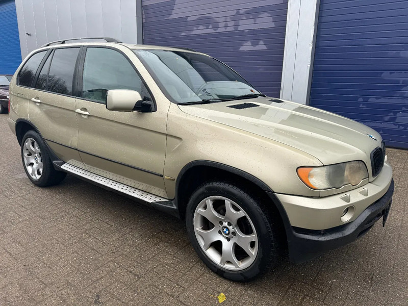BMW X5 **3.0-PETROL-ESSENCE** - SUV/ Geländewagen: das Bild 3 BMW X5 **3.0-PETROL-ESSENCE** - SUV/ Geländewagen: das Bild 3