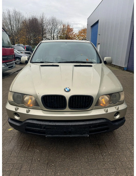 BMW X5 **3.0-PETROL-ESSENCE** - SUV/ Geländewagen: das Bild 2 BMW X5 **3.0-PETROL-ESSENCE** - SUV/ Geländewagen: das Bild 2