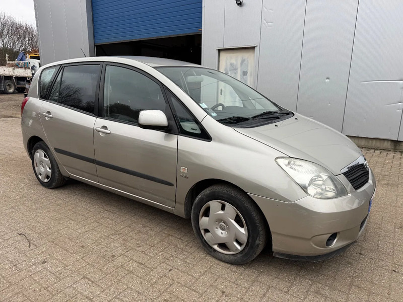 Toyota Corolla Verso **D4D-AIRCO** - PKW: das Bild 3 Toyota Corolla Verso **D4D-AIRCO** - PKW: das Bild 3